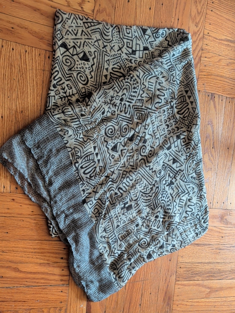 Super Lightweight Abstract Geometric Scarf in Gray and Black Tones